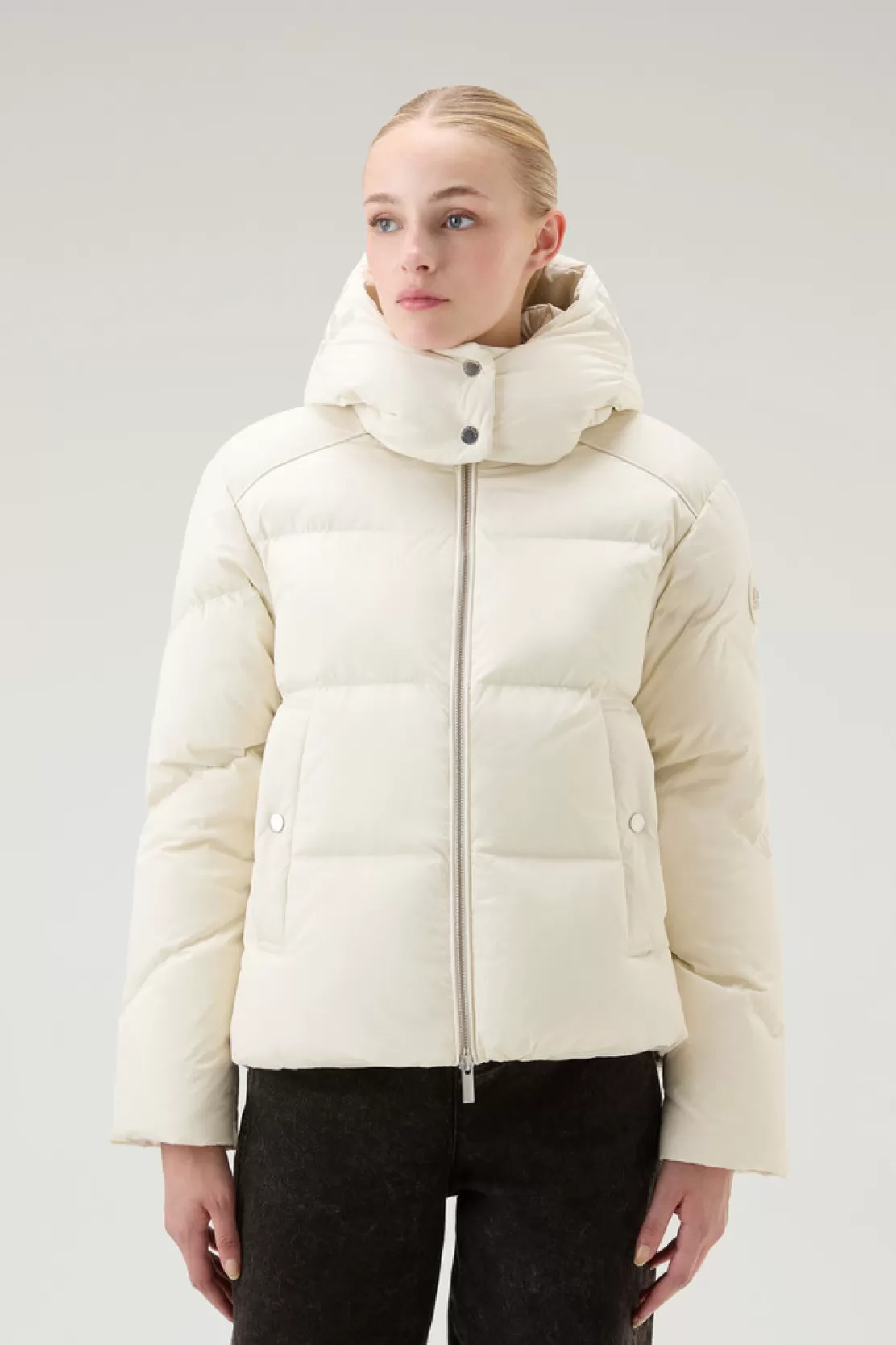 Woolrich Kurze Alsea Daunenjacke Aus Stretch-Nylon Mit Abnehmbarer Kapuze Milky Cream Flash Sale