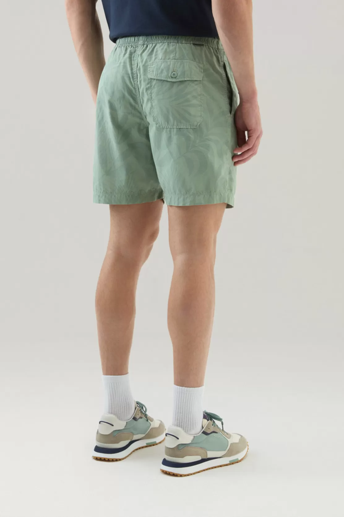 Woolrich Stückgefärbte Shorts Aus Reiner Baumwolle Mit Tropen-Print Sage Flower Flash Sale