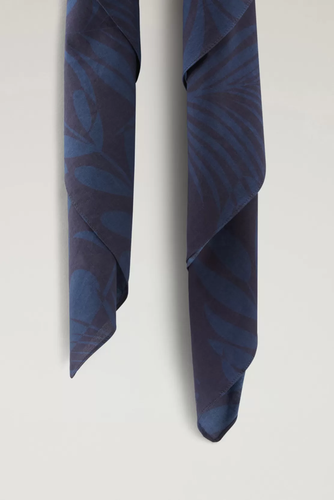 Woolrich Stückgefärbtes Bandana Aus Reiner Baumwolle Mit Print Maritime Blue Flower Hot